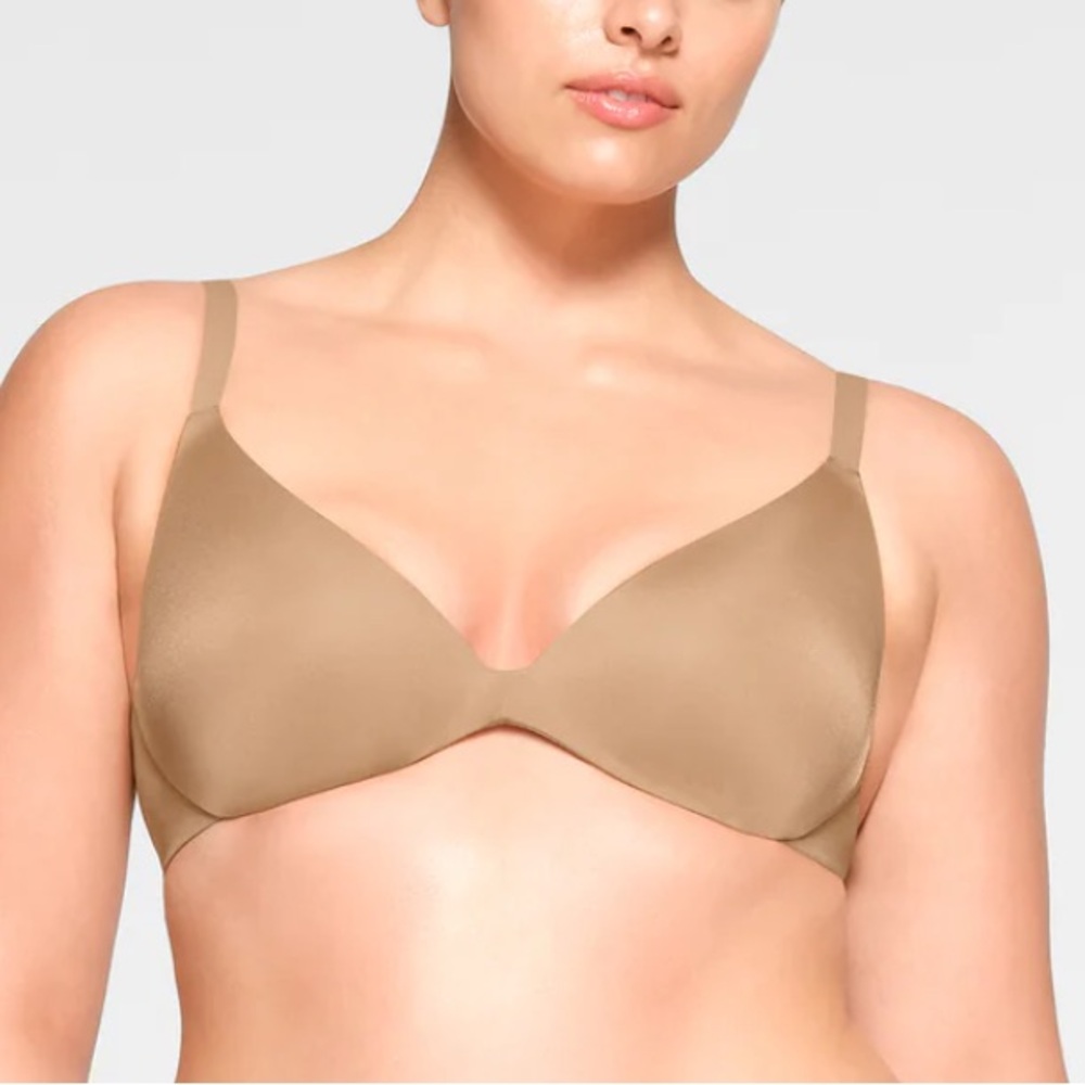NWT Skims Wireless Push Up Bra